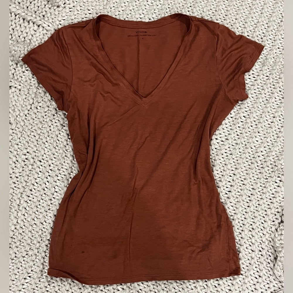 Vince. Rust Orange V-Neck Top Short Sleeve Casual Jersey Knit T Shirt Size Small